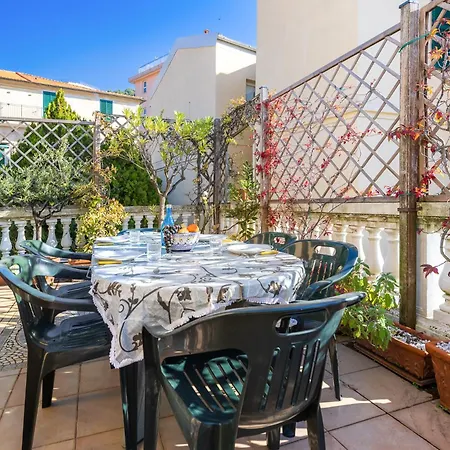 Apartamento Hostdomus - Viola Terrace Free Parking Finale Ligure