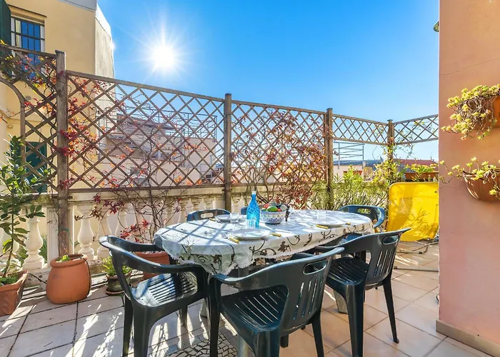 Apartamento Hostdomus - Viola Terrace Free Parking Finale Ligure
